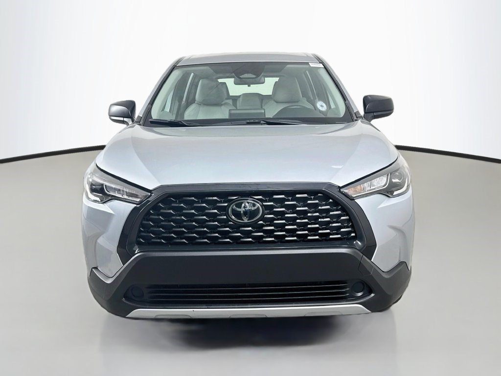 Used 2025 Toyota Corolla Cross L FWD image 2