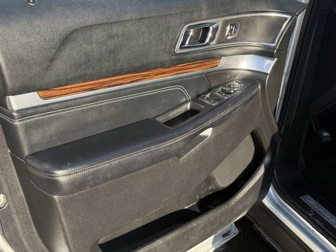 Used 2017 Ford Explorer Limited image 9