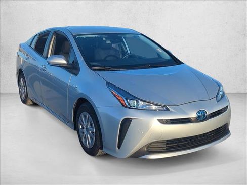 Certified 2022 Toyota Prius LE image 3