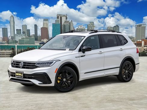Used 2022 Volkswagen Tiguan SE R-Line image 1