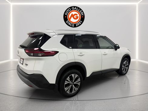 Used 2021 Nissan Rogue SV w/ Premium Package FWD image 3