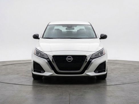 Used 2025 Nissan Altima 2.5 SV image 2