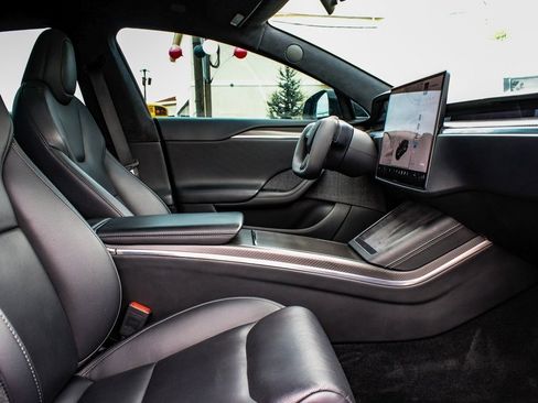 Used 2021 Tesla Model S Plaid image 40