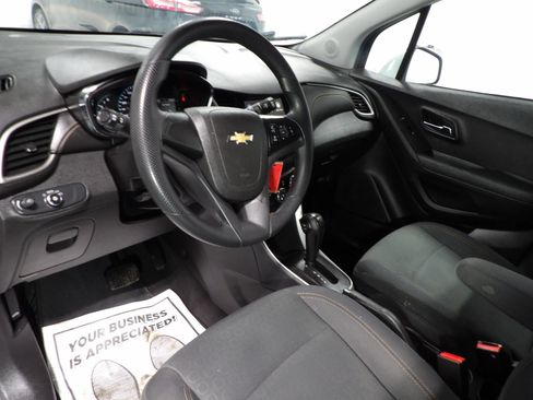 Used 2018 Chevrolet Trax LS FWD image 8