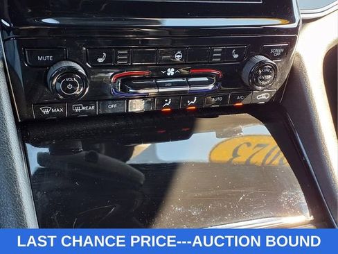 Used 2023 Jeep Grand Cherokee Altitude AWD/4WD image 25