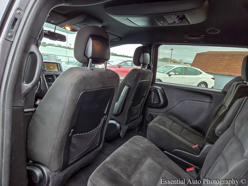 Used 2017 Dodge Grand Caravan SE image 14