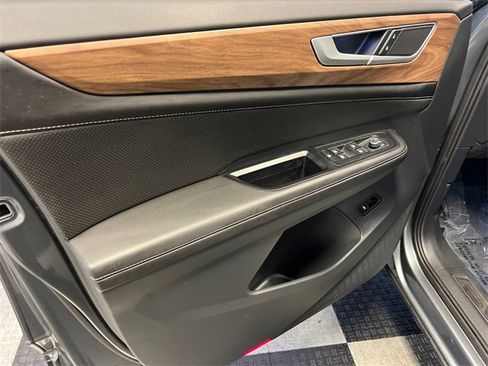 Certified 2025 Volkswagen Atlas SE image 8