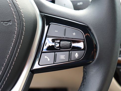 Certified 2023 BMW 530e w/ Convenience Package image 27