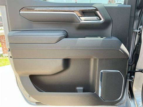 New 2025 GMC Sierra 1500 SLE w/ Preferred Package image 33