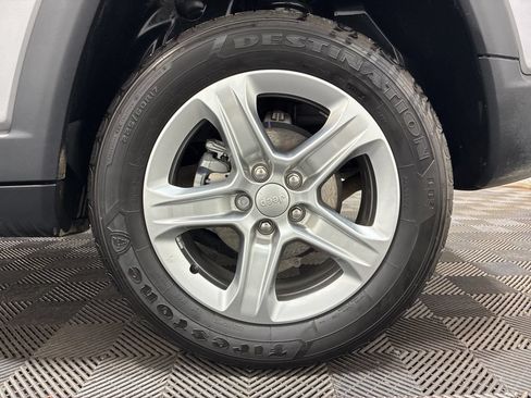 Used 2023 Jeep Compass Latitude AWD/4WD image 32