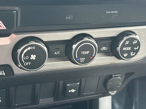 Used 2022 Toyota Tacoma SR image 18