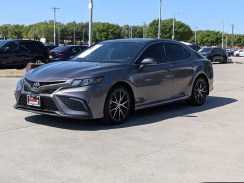 Used 2024 Toyota Camry SE FWD image 9