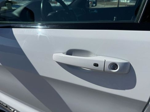 Used 2018 Jeep Grand Cherokee Altitude image 10