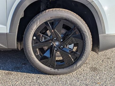 New 2026 Volkswagen Taos SE FWD image 11