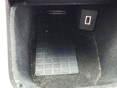 Used 2019 Lincoln Nautilus Select image 33