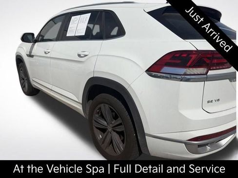 Used 2020 Volkswagen Atlas Cross Sport SE w/ Panoramic Sunroof Package FWD image 3