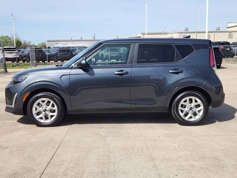 Used 2025 Kia Soul LX FWD image 4