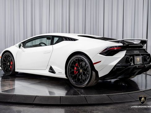 Used 2024 Lamborghini Huracan Tecnica image 12
