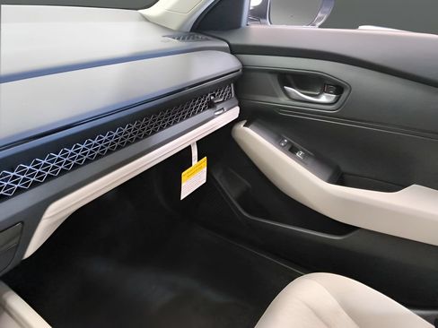 Used 2025 Honda Accord LX image 24