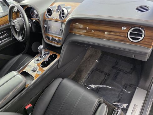 Used 2018 Bentley Bentayga image 33