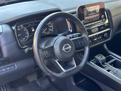 Used 2025 Nissan Pathfinder SV AWD/4WD image 20