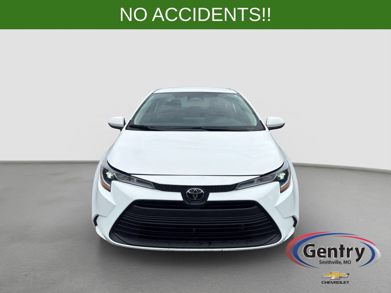 Used 2024 Toyota Corolla LE FWD image 2