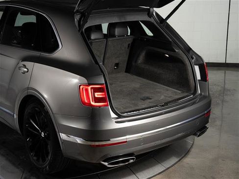 Used 2018 Bentley Bentayga image 33