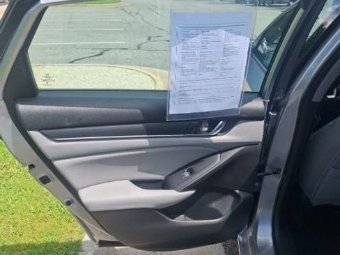 Used 2018 Honda Accord EX image 16