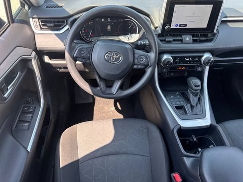 Used 2025 Toyota RAV4 XLE AWD/4WD image 13