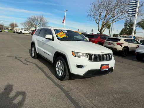 Used 2022 Jeep Grand Cherokee Laredo X image 1