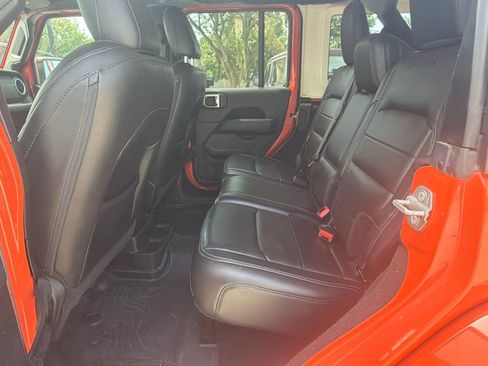 Used 2018 Jeep Wrangler Unlimited Sahara AWD/4WD image 6