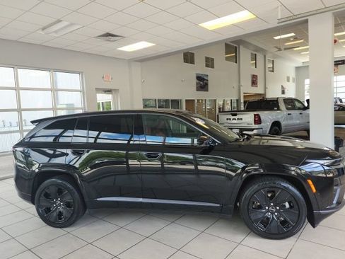 Used 2024 Jeep Wagoneer Launch Edition AWD/4WD image 13