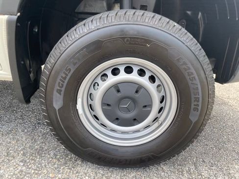 Used 2025 Mercedes-Benz Sprinter 2500 image 12