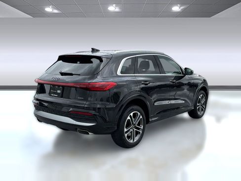 Certified 2025 Audi Q5 Premium w/ Convenience Package AWD/4WD image 9