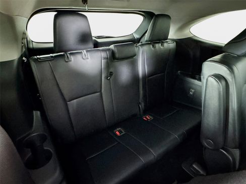 Used 2020 Toyota Highlander XLE FWD image 27