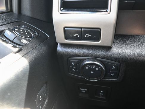 Used 2018 Ford F150 Lariat w/ Equipment Group 502A Luxury AWD/4WD image 40