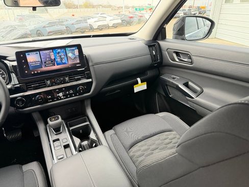 New 2026 Nissan Pathfinder SV image 10