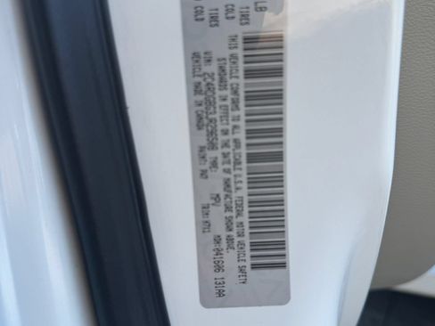 Used 2018 Dodge Grand Caravan SE w/ UConnect Hands-Free Group FWD image 31