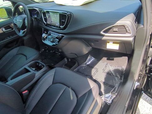 New 2026 Chrysler Pacifica Select image 33