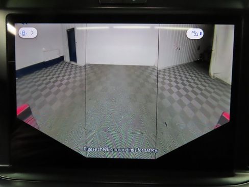 Used 2025 Ford F350 Platinum w/ FX4 Off-Road Package image 17