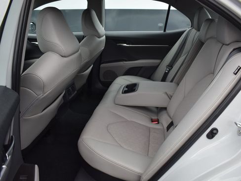 Used 2022 Toyota Camry XSE FWD image 12