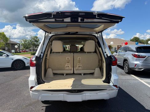 Used 2019 Lexus LX 570 4WD w/ Luxury Package image 9