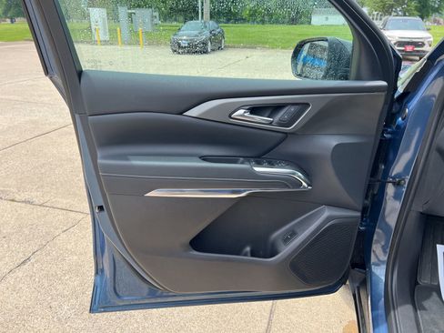 Used 2024 Chevrolet Traverse LS FWD image 12