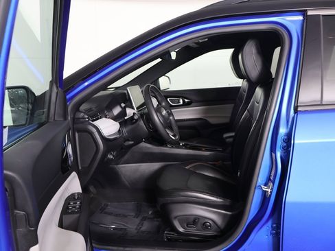 Used 2023 Jeep Compass Limited image 29