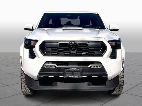 Used 2025 Toyota Tacoma TRD Sport image 3