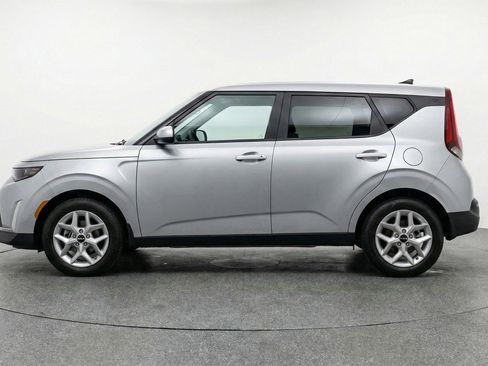 Used 2025 Kia Soul LX w/ LX Technology Package image 5