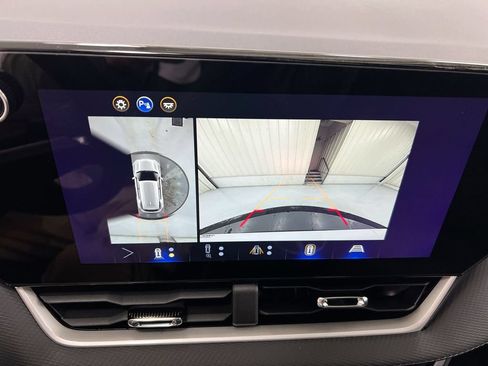 New 2026 Chevrolet Equinox LT w/ Safety and Technology Package FWD image 16