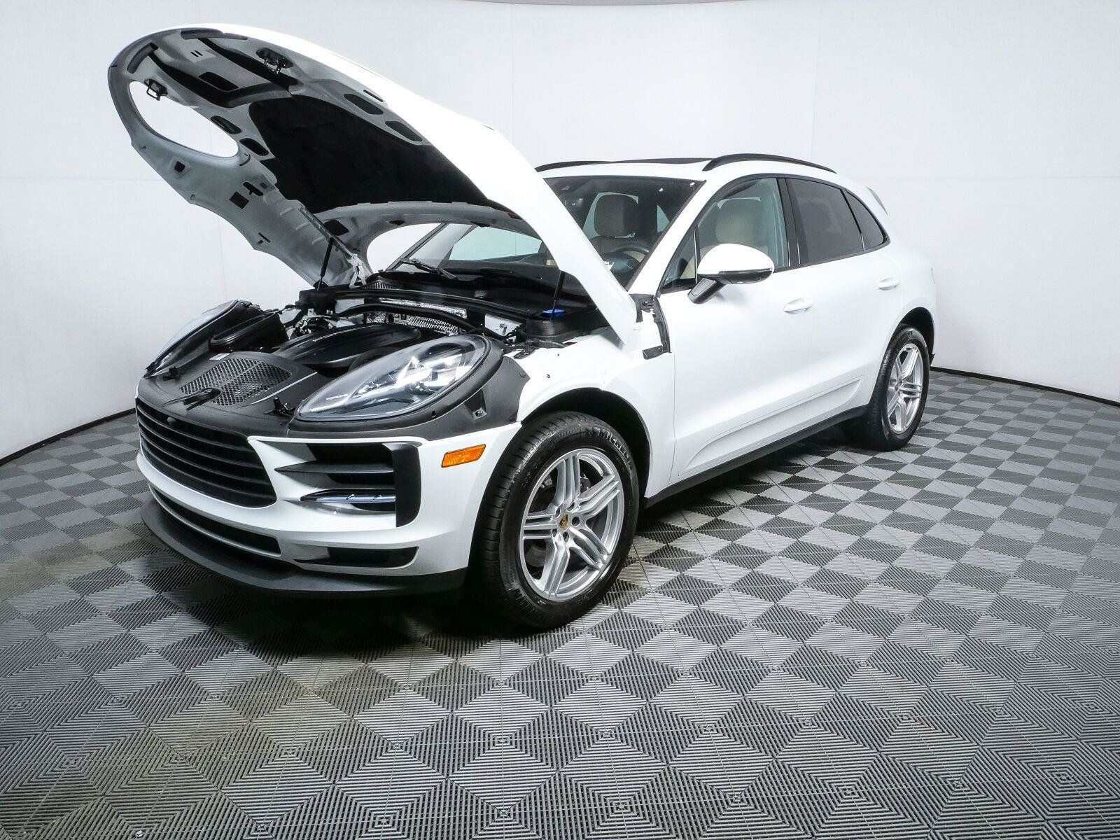 Certified 2021 Porsche Macan AWD/4WD image 35