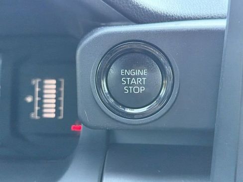 Used 2025 Toyota Tacoma SR5 AWD/4WD image 19