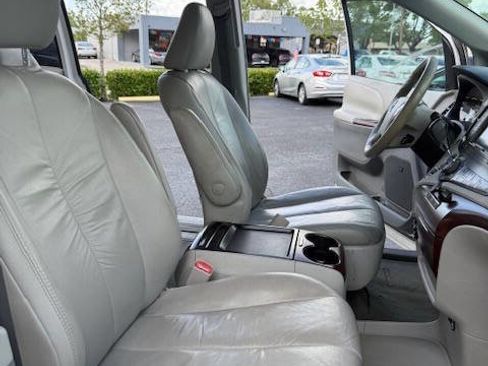 Used 2011 Toyota Sienna XLE image 15